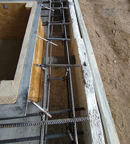 Protecting the edges of the installation pits